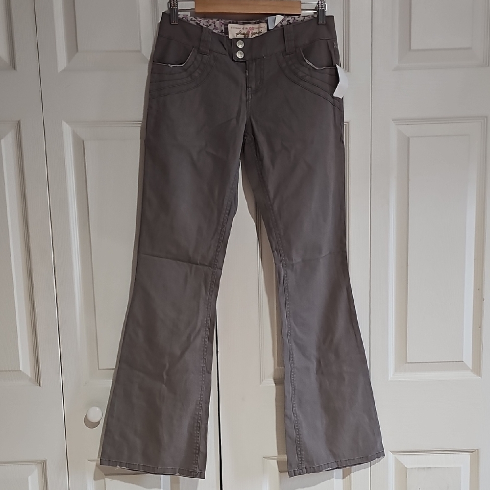 🤍 Plugg Jeans Stretch Bootcut Pants – Grayish Brown – Size 3 (NWT) 🤍